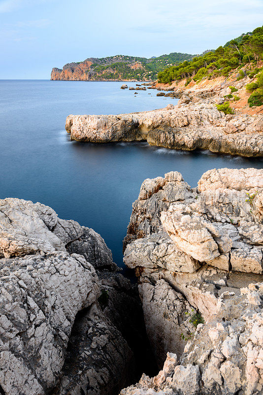 马略卡岛北岸的悬崖。Sierra de Tramuntana